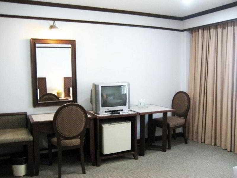 Rattana Mansion Hotel Phuket Exterior photo