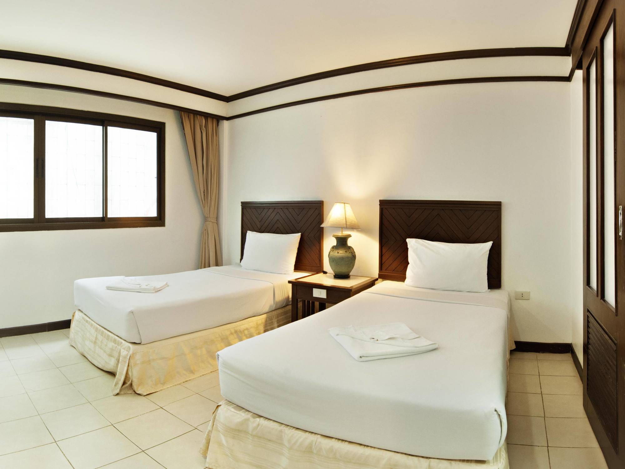 Rattana Mansion Hotel Phuket Exterior photo