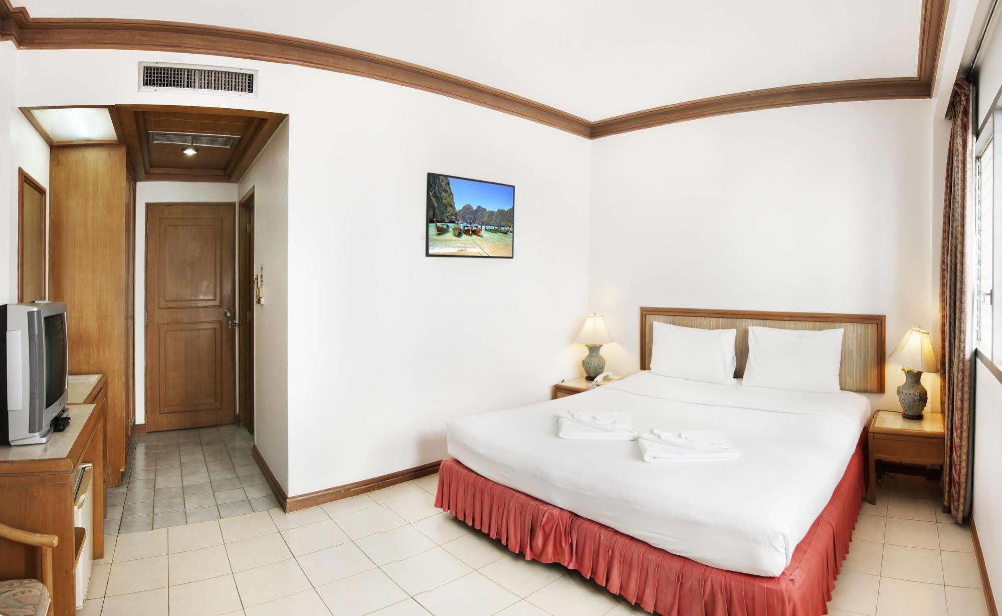 Rattana Mansion Hotel Phuket Exterior photo