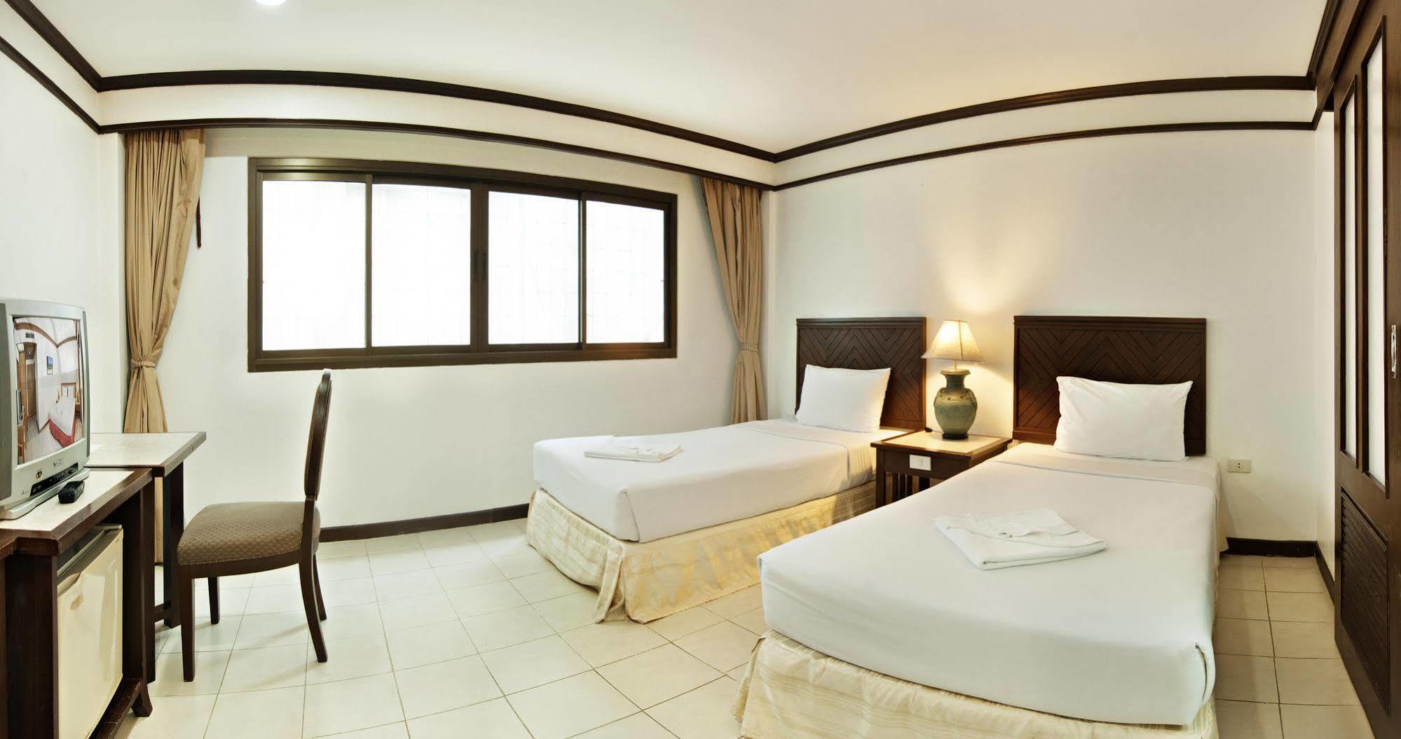 Rattana Mansion Hotel Phuket Exterior photo